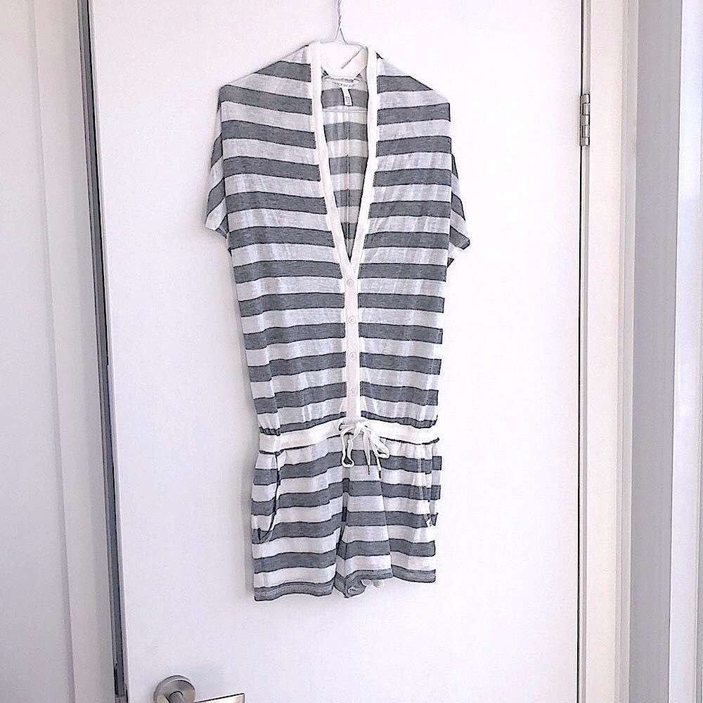NWOT Victoria’s Secret Heather Grey+White Romper,S